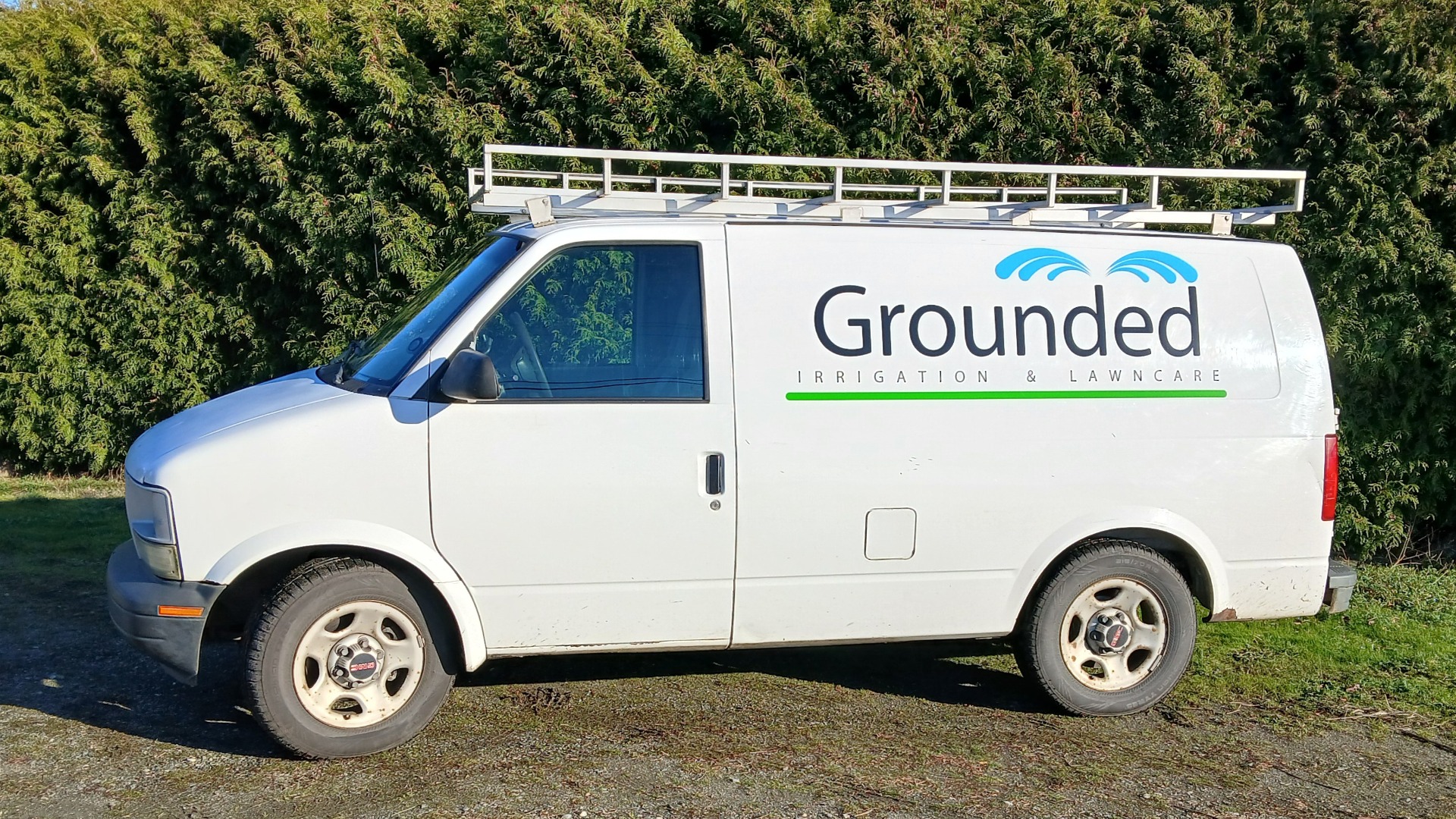grounded van sunny 1920 cropped